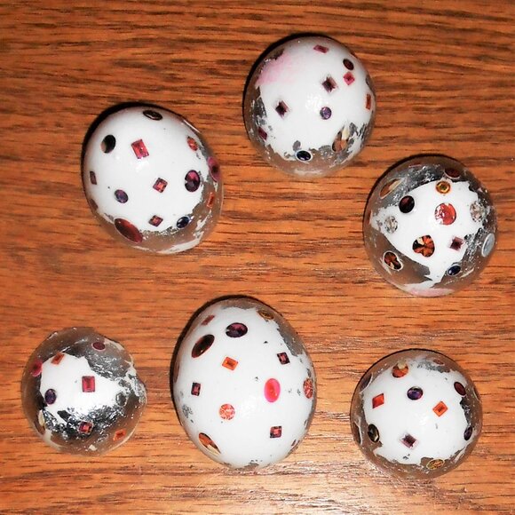 Handmade collages on a set of varnished eggshells - Picture 14 of 16